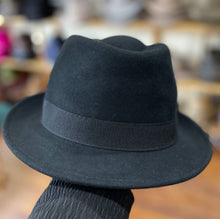 Load image into Gallery viewer, M by Flechet - Short Brim Fedora - Noir Black
