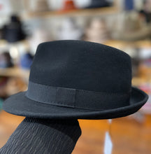 Load image into Gallery viewer, M by Flechet - Short Brim Fedora - Noir Black
