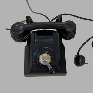 Old vintage Australian Magneto Party Line Bakelite Telephone