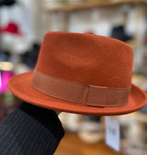 Load image into Gallery viewer, M by Flechet - Short Brim Fedora - Brique
