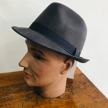 Load image into Gallery viewer, Angus - Trilby - Wool Felt - Grey
