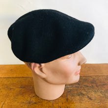 Load image into Gallery viewer, Luton - Cheese Cutter Flat Cap - Wool Felt - Black

