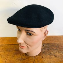 Load image into Gallery viewer, Luton - Cheese Cutter Flat Cap - Wool Felt - Black

