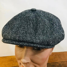 Load image into Gallery viewer, Hanna Hats of Donegal - Vintage Flat Cap - Irish Plain Wool Tweed - #C6/1 Emerald fleck
