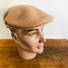 Load image into Gallery viewer, Luton - Cheese Cutter Flat Cap - Wool Felt - Camel
