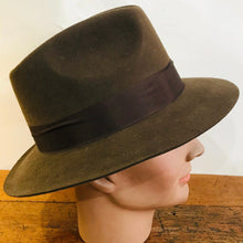 Load image into Gallery viewer, Indiana Jones Fedora - Fur Felt  - Brown
