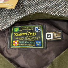 Load image into Gallery viewer, Hanna Hats of Donegal - Peaky Blinder - Newsboy - 8 Panel Cap - Handwoven Wool  Tweed - Dark Brown Fleck
